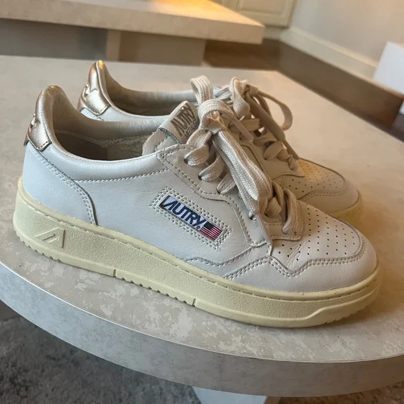 Autry - Picture 4 of 6